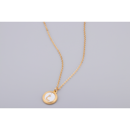 Golden pendant with insertion of a pearly shell medallion decorated with the letter "Ghayn"غ